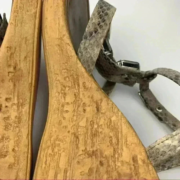 Lorenzo Chelini womens sandals size 40 taupe snakeskin print t-strap platforms - Picture 6 of 12